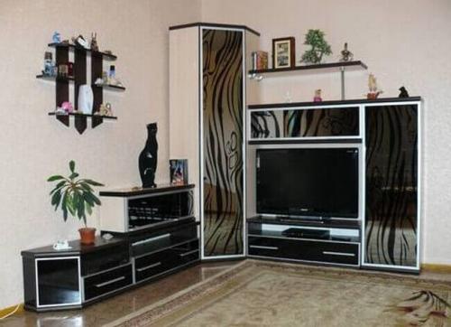 Стенка с угловым шкафом в гостиной и отличительные черты. Разновидности конструкций 34