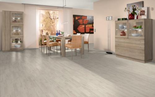 Ламинат под серые двери. Серый пол в интерьере квартиры. Какие обои и двери подойдут под серый ламинат? 110 лучших фото примеров