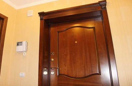 Отделка входной двери с улицы. Как и чем обшить входные двери квартиры или дома: выбор материалов и инструкция по монтажу