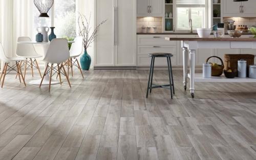 Ламинат под серые двери. Серый пол в интерьере квартиры. Какие обои и двери подойдут под серый ламинат? 110 лучших фото примеров