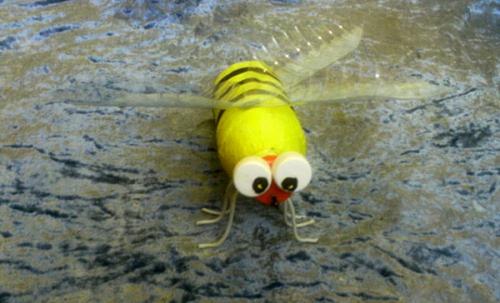 Как сделать пчелу из пластиковой бутылки. Медоносная пчела из пластиковой бутылки