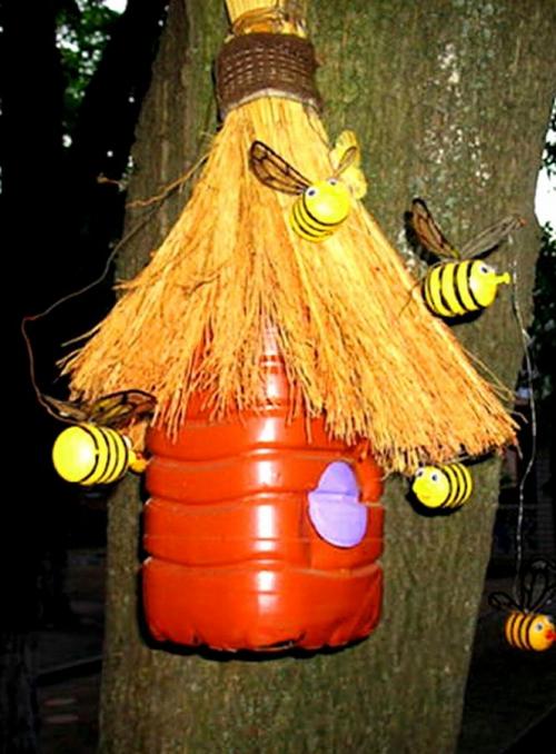 Пчела из 5 литровой пластиковой бутылки. Создаём пчёлок из пластиковых бутылок 06 Пчела из 5 литровой пластиковой бутылки. Создаём пчёлок из пластиковых бутылок 06