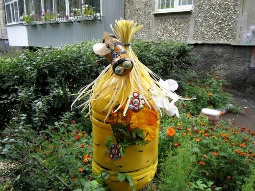 Пчела из 5 литровой пластиковой бутылки. Создаём пчёлок из пластиковых бутылок 09 Пчела из 5 литровой пластиковой бутылки. Создаём пчёлок из пластиковых бутылок 09