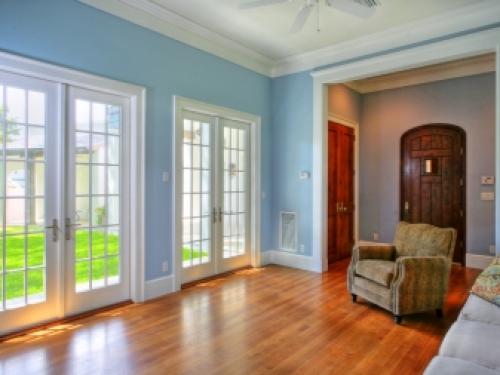 Как правильно подобрать цвет дверей и ламината. Как подбираются обои под ламинат? 09