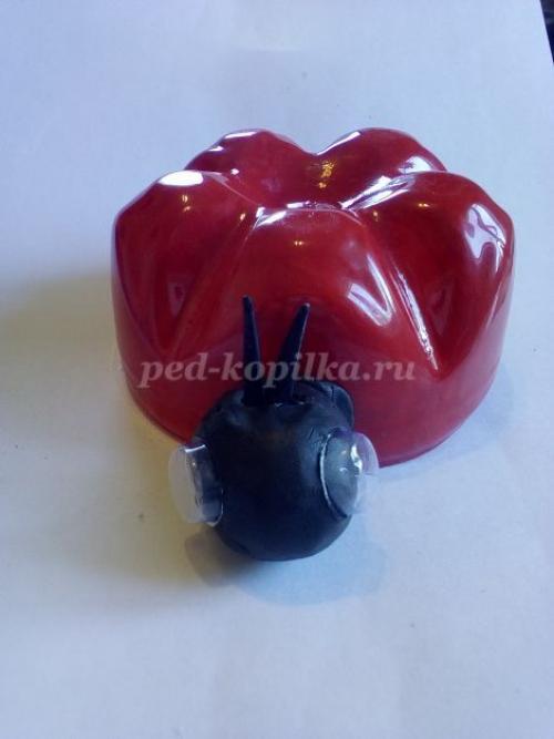 Весёлые пчёлки из пластиковых бутылок своими руками 22