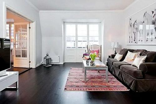 Белые двери в интерьере. Белые двери в разных стилях интерьера 02