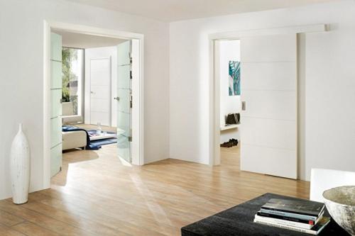 Белые двери в интерьере. Белые двери в разных стилях интерьера 04