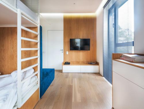 Белые двери в интерьере. Белые двери в разных стилях интерьера 22