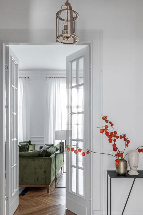 Белые двери в интерьере. Белые двери в разных стилях интерьера 30