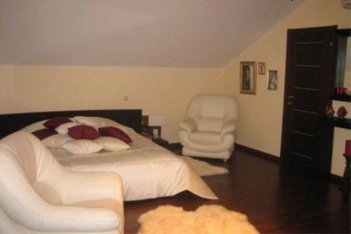 Серый пол и белые двери. (+52 фото) Сочетание цвета пола и дверей фото