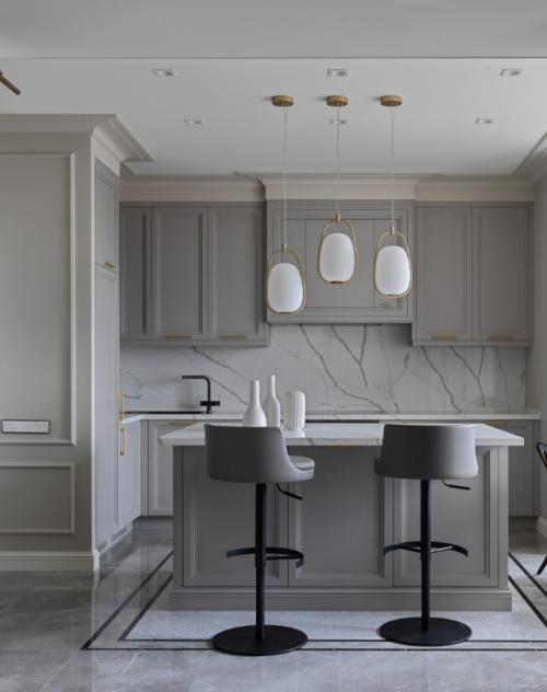 Кухня с антресолями до потолка. Когда уместно делать кухню с антресолями? 26