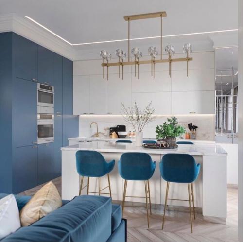 Кухня с антресолями до потолка. Когда уместно делать кухню с антресолями? 05