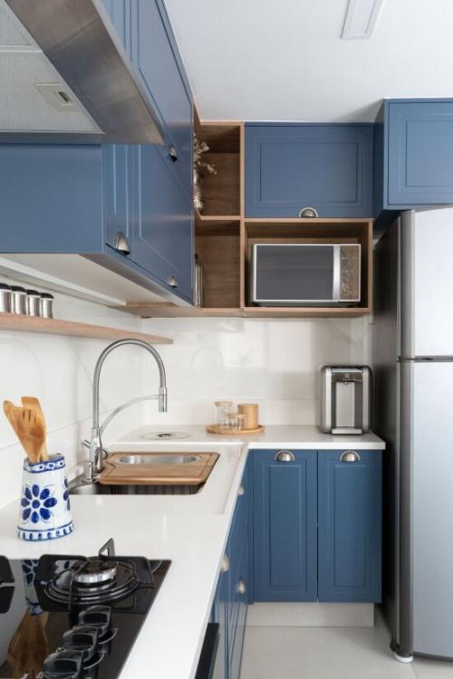 Кухня с антресолями до потолка. Когда уместно делать кухню с антресолями? 08