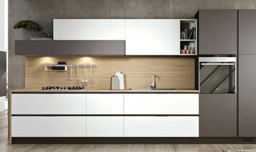 Маленькая прямая кухня с холодильником. Маленькая прямая кухня