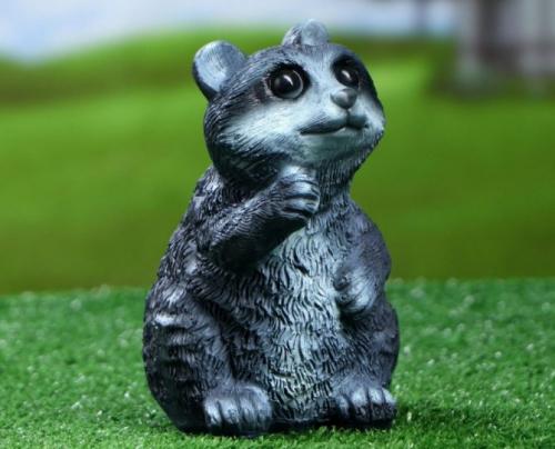 Чем покрасить садовые фигурки из цемента. Правила выбора и разновидности красок для садовых фигур