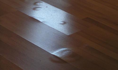 Как избежать образования пузырей при установке ламината на кухне. 4 причины, почему ламинат может пойти пузырями