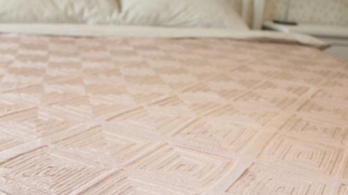 Как выбрать плед на кровать. Как правильно подобрать размер пледа или покрывала на кровать?