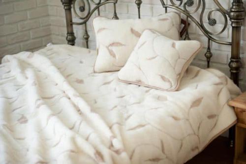 Размер пледа на 2х спальную кровать. Как выбрать размер: расчет для двухспальной или евро кровати