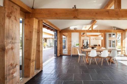 Дом из бруса внутри. (+75 фото) Внутренняя отделка дома из бруса