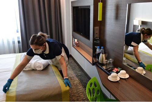 Секреты профессиональных уборщиц. «Чисто, как в отеле!»: 13 секретов техники уборки горничных