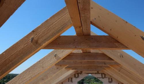 Установка стропил без конькового прогона. Крепление стропил к коньковому брусу: 6 основных способов монтажа