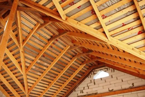 Стропильная система двускатной крыши под металлочерепицу. Устройство стропильной системы двускатной крыши под металлочерепицу. Пример расчета расстояния шага стропил