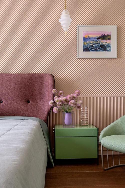 Как создать индивидуальный дизайн для оформления изголовья. Оформление стены в спальне над кроватью: идеи для изголовий