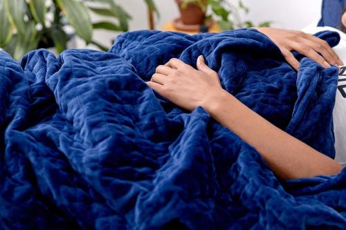 Как выбрать тяжелое одеяло. Гравитационное утяжелённое одеяло Gravity