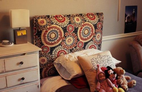 Удивительно легко: создание мягкого изголовья кровати из лоскутов 14