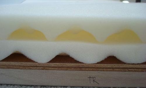 Удивительно легко: создание мягкого изголовья кровати из лоскутов 11