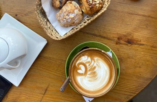 Какие осенние праздники можно отметить в гостиной. Уютные осенние праздники: с чем можно поздравить родственников и друзей