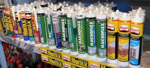 Какие типы клея используются для приклеивания потолочной плитки. Выбираем клей для потолочной плитки