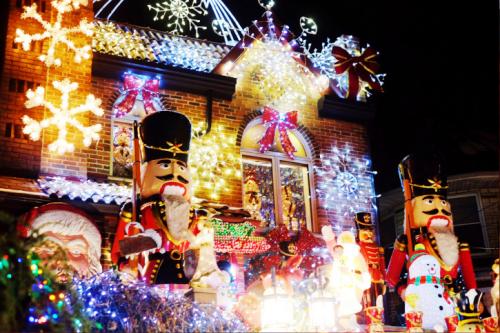 Какие элементы новогоднего декора наиболее эффективны. Как украсить дом снаружи