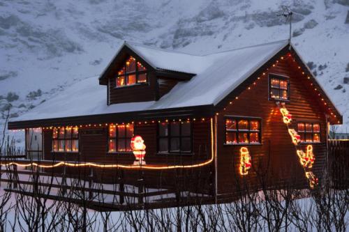 Какие элементы новогоднего декора наиболее эффективны. Как украсить дом снаружи