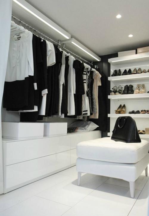 Большие гардеробные с белыми фасадами: современный дизайн для удобства и эстетики 02