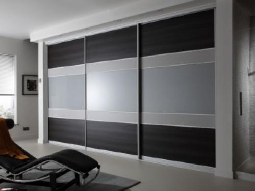 Компактная гардеробная комната белого цвета. Особенности и преимущества 05