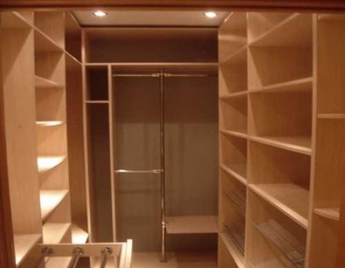 Наиболее удачный цвет стен гардеробной комнаты. Виды