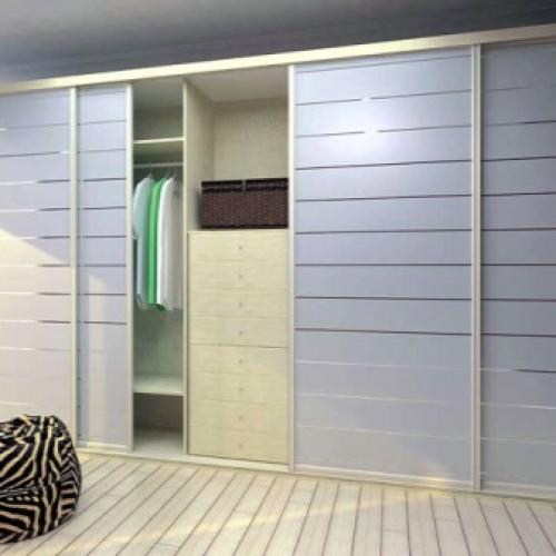 Компактная гардеробная комната белого цвета. Особенности и преимущества 04