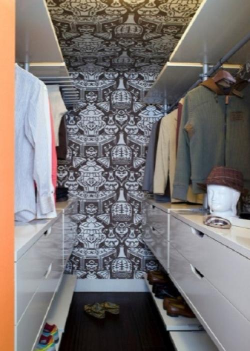 Компактная гардеробная комната белого цвета. Особенности и преимущества 10