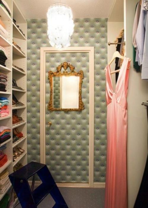 Компактная гардеробная комната белого цвета. Особенности и преимущества 11