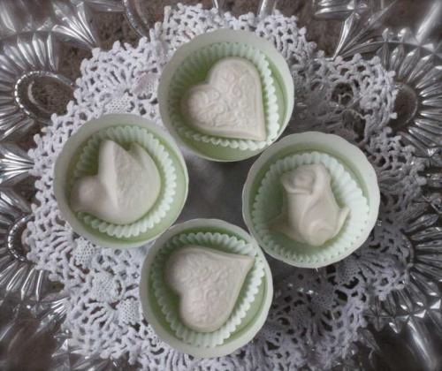 Какие виды гипсовых поделок можно создать. Какие поделки сделать из гипса — пошаговая инструкция по изготовлению игрушек и украшений своими руками (120 фото и видео)