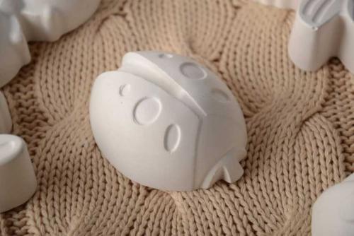 Какие виды гипсовых поделок можно создать. Какие поделки сделать из гипса — пошаговая инструкция по изготовлению игрушек и украшений своими руками (120 фото и видео)