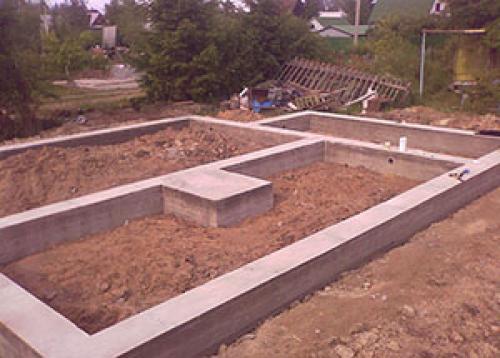 Как изготовить фундамент для дома из бруса. Плитный фундамент