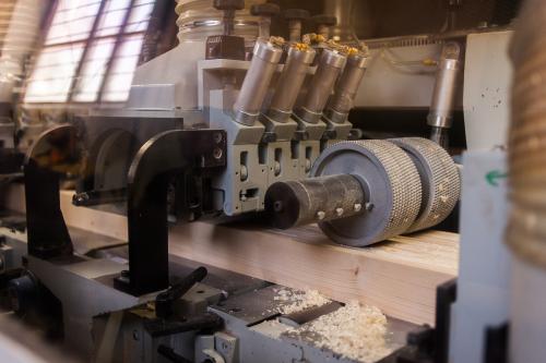 Какие минусы имеет использование профилированного бруса. Кратко о технологии изготовления пиломатериала