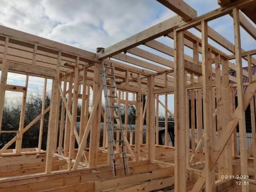 Какие материалы необходимы для строительства каркасного дома из брусьев. Материалы для сборки каркаса дома