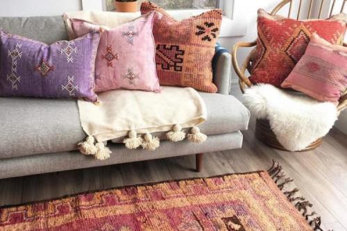 Как можно сделать своими руками коврики и подушки. Декоративные подушки в разных стилях