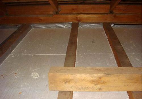 Как правильно утеплить потолок в частном доме с холодным чердаком. Как нам утеплить потолок правильно?