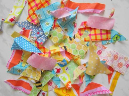 Рукоделие для дома своими руками из остатков ткани самое интересное. Поделки из лоскутков ткани своими руками: что можно сшить из остатков? Шьем из лоскутков разные разности