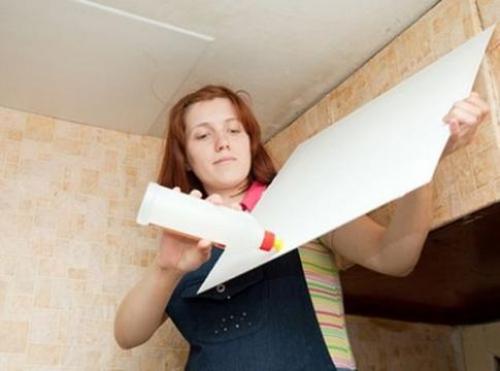 Бесшовная плитка на потолке: проверенные методы клейки 07