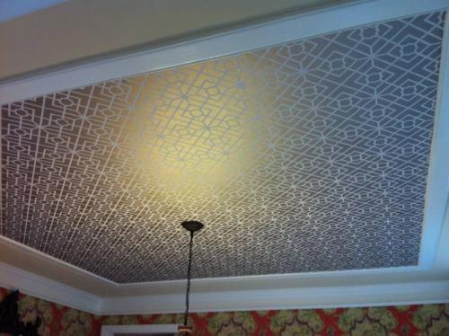 Какие материалы и инструменты необходимы для наклеивания потолочной плитки. Что нужно учесть перед поклейкой потолочной плитки